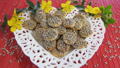 Image : Assiette de canapés aux graines de tournesol