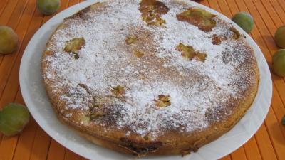 Cuisson au four : Assiette de service avec le flan aux mirabelles et aux noisettes