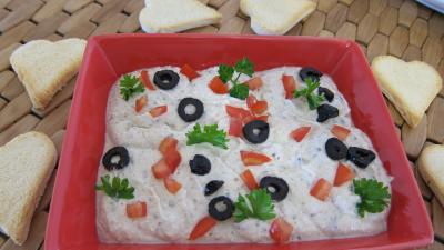 Ail : Assiette de dip à la grecque et ses crudités