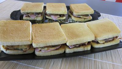 échalote : Plateau de sandwichs à l'aubergine et au jambon