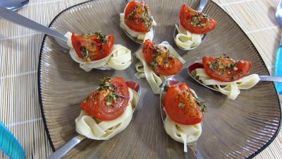 Pâtes alimentaires : Assiette d'antipastis à la tomate